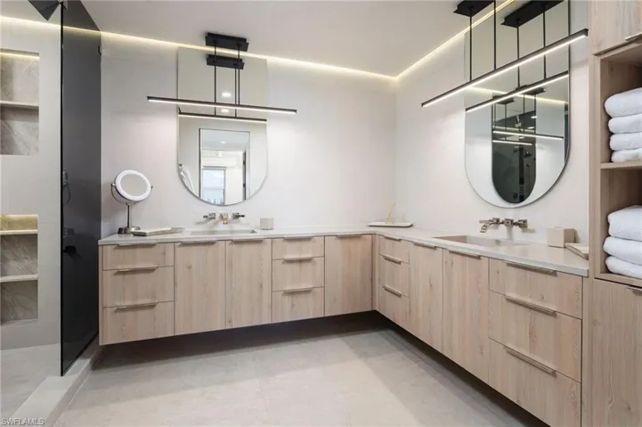 410 Flagship Dr 903, Naples, Florida 34108