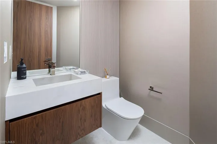410 Flagship Dr 903, Naples, Florida 34108