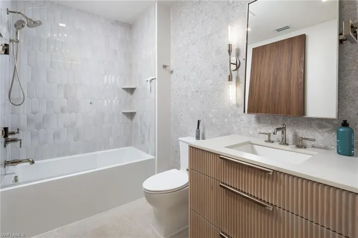 410 Flagship Dr 903, Naples, Florida 34108