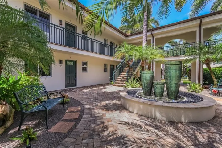 960 7th St S 105, Naples, Florida 34102
