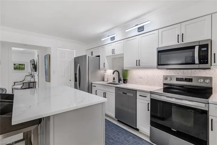 960 7th St S 105, Naples, Florida 34102