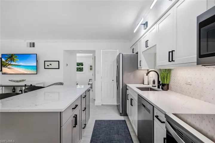 960 7th St S 105, Naples, Florida 34102