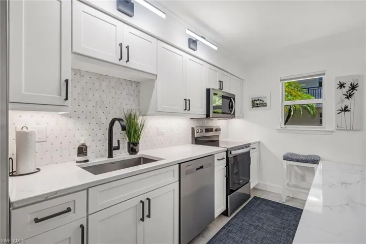960 7th St S 105, Naples, Florida 34102