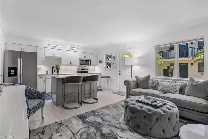 960 7th St S 105, Naples, Florida 34102