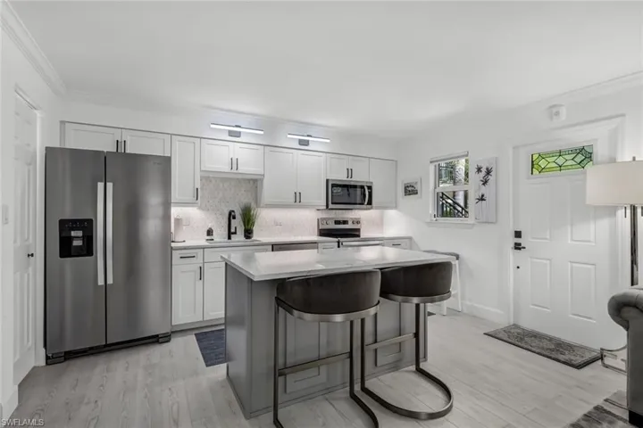 960 7th St S 105, Naples, Florida 34102