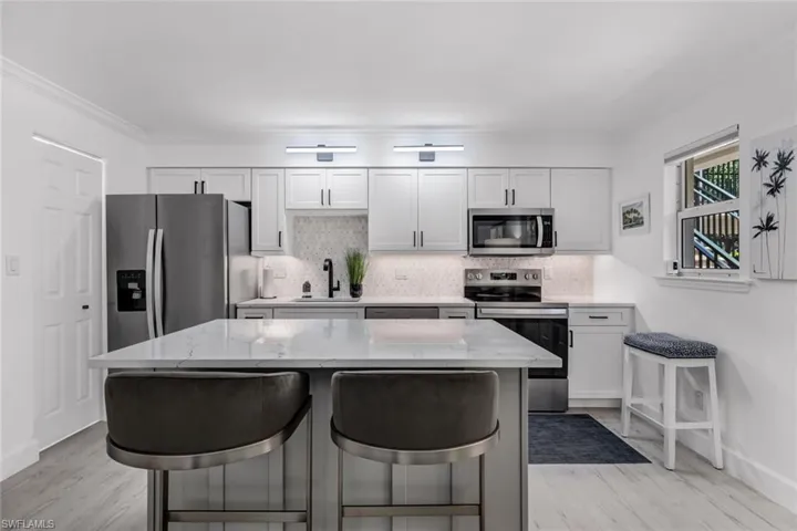 960 7th St S 105, Naples, Florida 34102