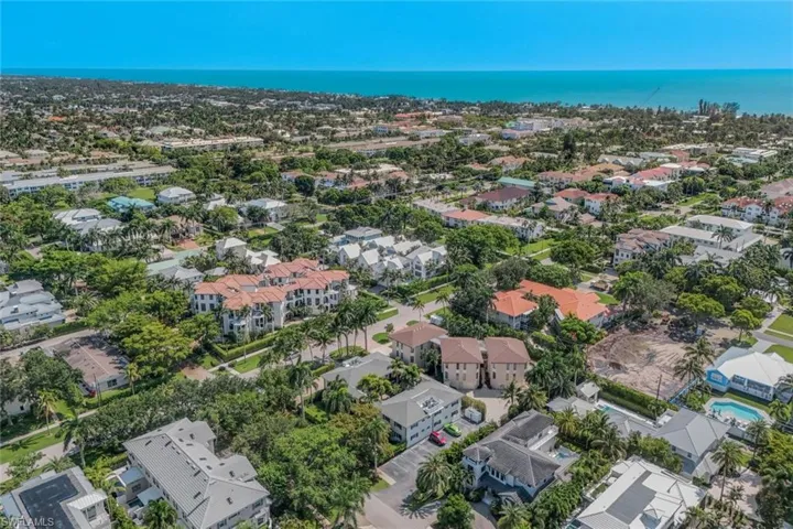 960 7th St S 105, Naples, Florida 34102