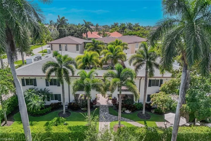 960 7th St S 105, Naples, Florida 34102