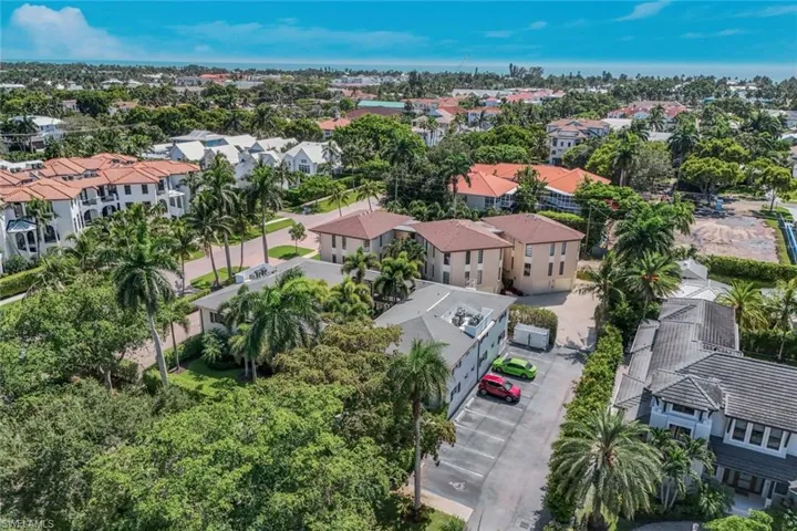 960 7th St S 105, Naples, Florida 34102