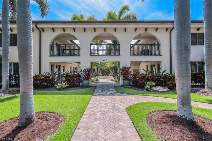960 7th St S 105, Naples, Florida 34102