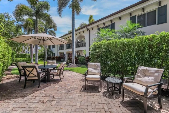 960 7th St S 105, Naples, Florida 34102