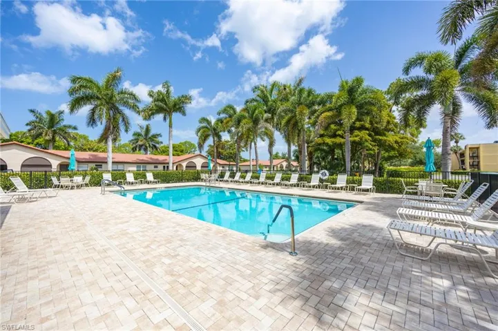 1034 Forest Lakes Dr 10c, Naples, Florida 34105