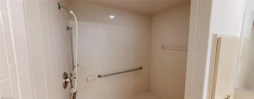 Bathroom featuring a tile shower