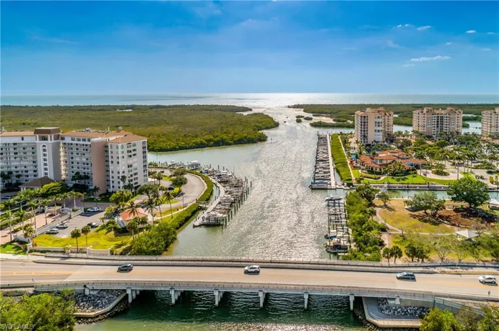 400  Bay Club  DR, Naples, FL 34110