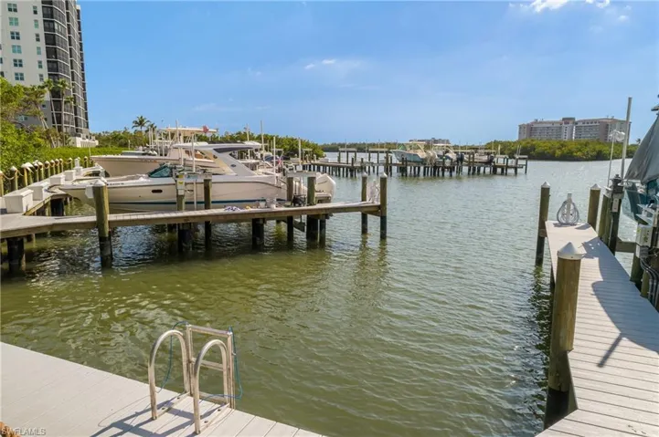 400  Bay Club  DR, Naples, FL 34110