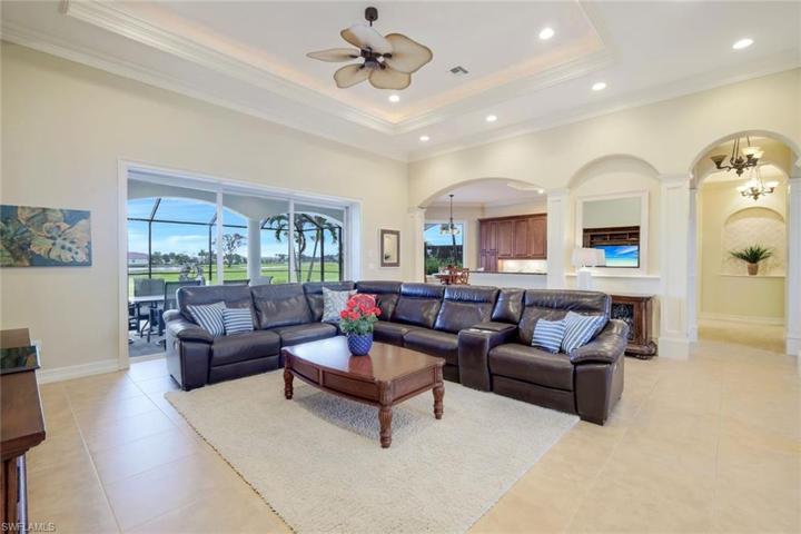 Direct access to the pool area and kitchen - perfect for entertaining
