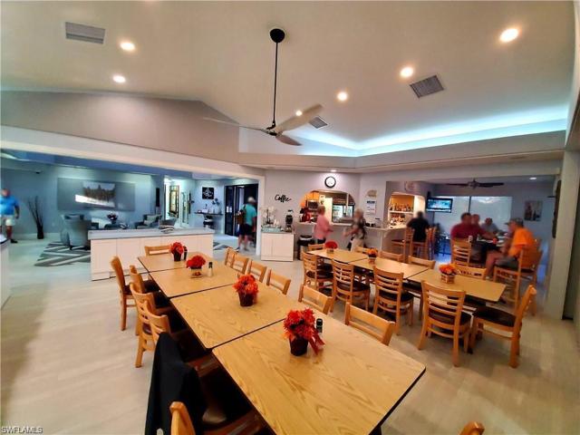 Clubhouse Dining 1