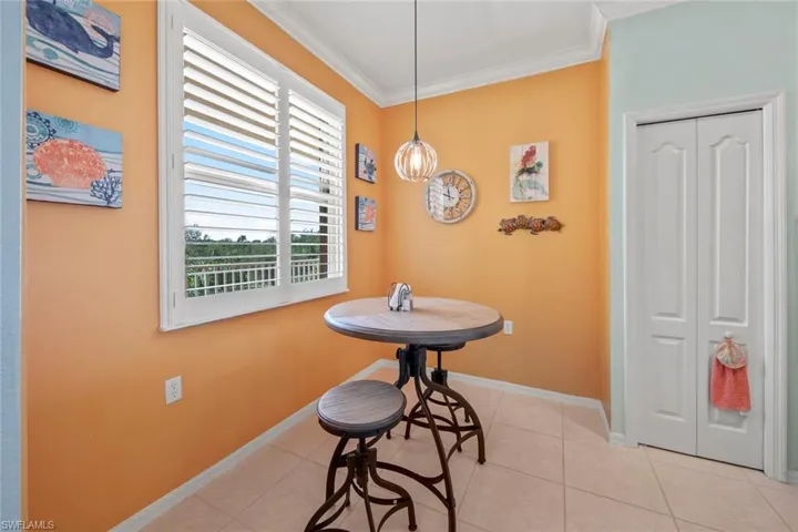 Breakfast area, pantry