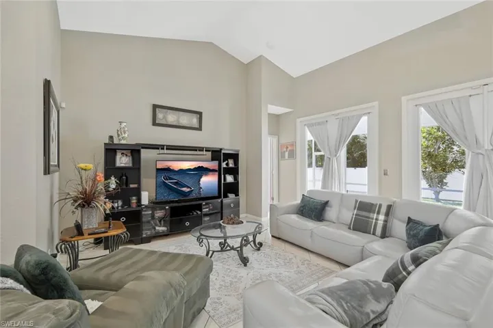 3830 Sw 15th Pl, Cape Coral, Florida 33914