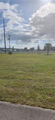 897  Yacht Club NW WAY, MOORE HAVEN, FL 33471