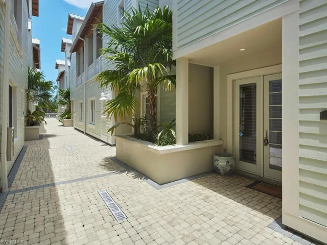 1001 10th Ave S D2, Naples, Florida 34102