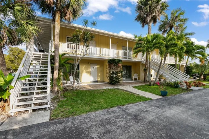View of front of house featuring a porch