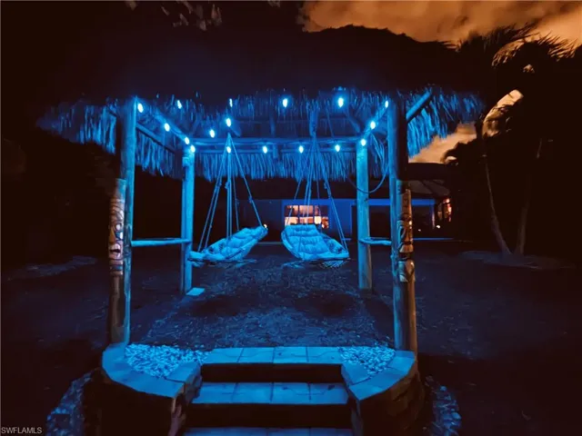 Tiki with LED multicolor lights