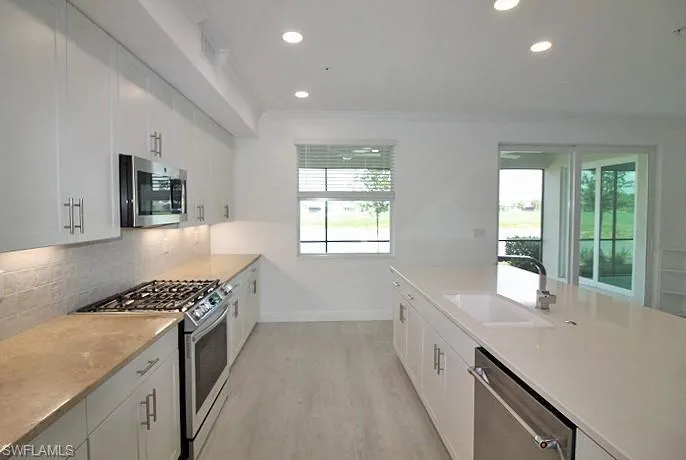 Plenty of room for 2 chefs in the kitchen! Gas cook top and microwave.