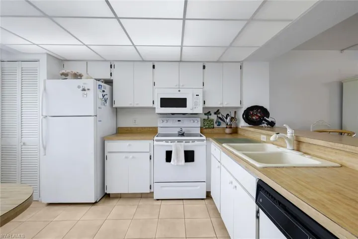 4253 Bay Beach Ln F1, Fort Myers Beach, Florida 33931