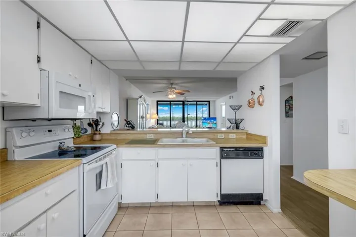 4253 Bay Beach Ln F1, Fort Myers Beach, Florida 33931