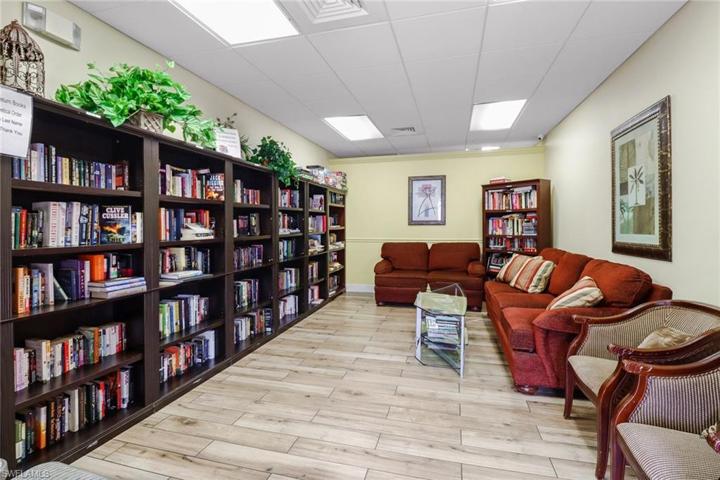 Villagio Library