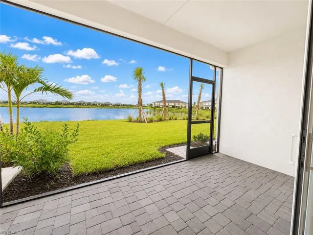 screened-in lanai