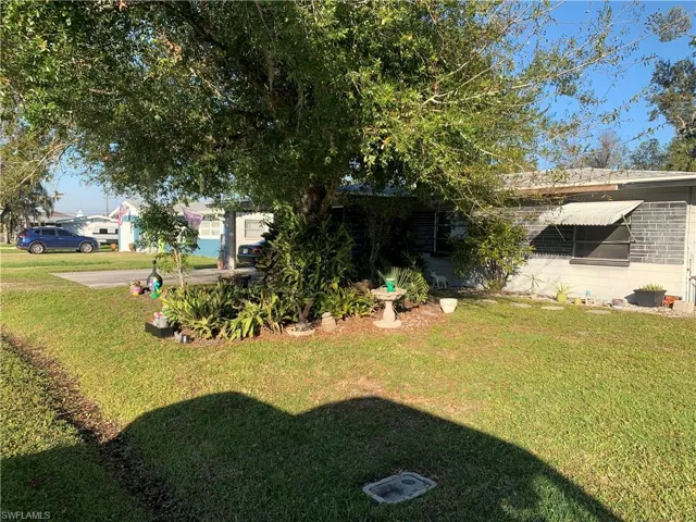 2154 E Gardenia  CIR, North Fort Myers, FL 33917