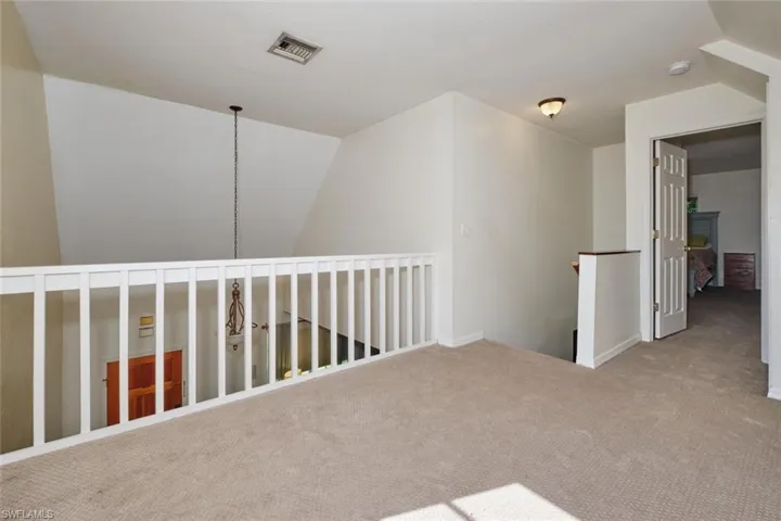 Look at the space up here before entering the main bedroom/bath...