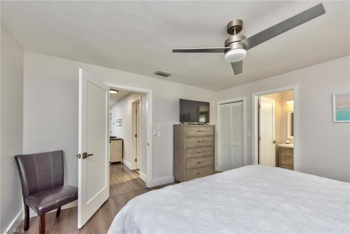 586 98th AVE N, NAPLES FL 34108