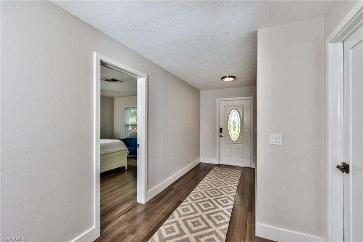 586 98th AVE N, NAPLES FL 34108