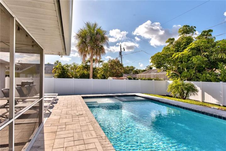 586 98th AVE N, NAPLES FL 34108