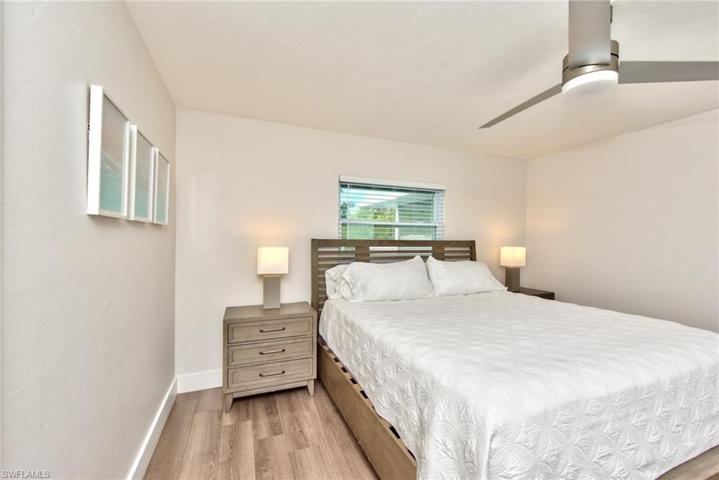 586 98th AVE N, NAPLES FL 34108