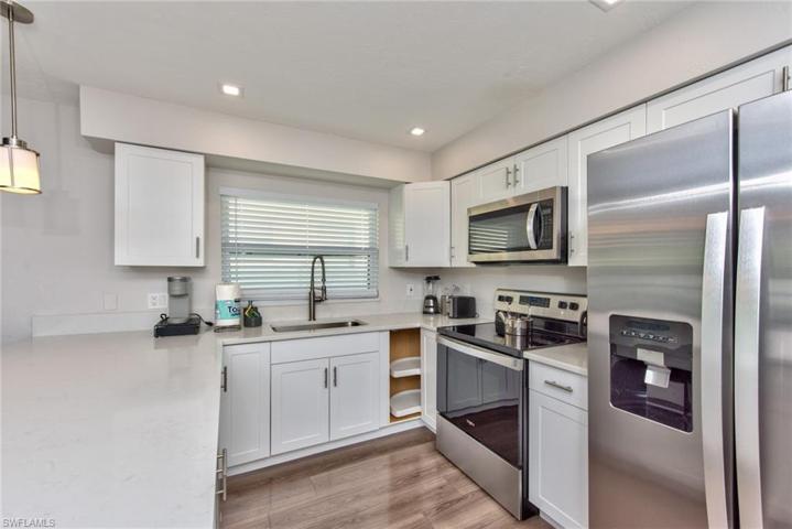 586 98th AVE N, NAPLES FL 34108