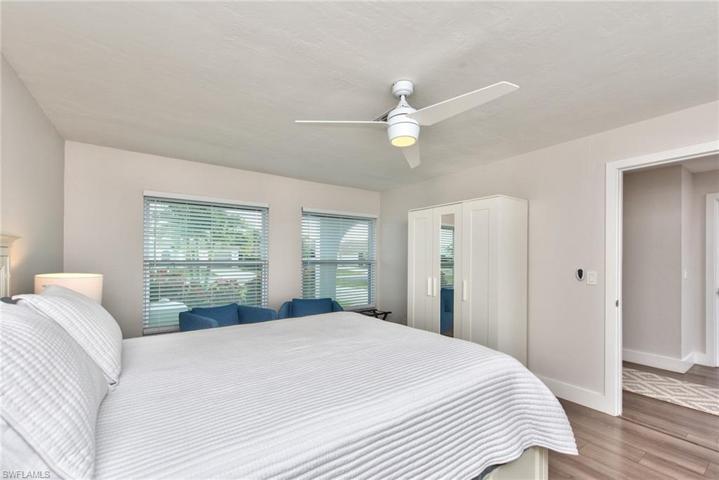 586 98th AVE N, NAPLES FL 34108