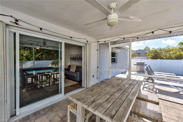 586 98th AVE N, NAPLES FL 34108