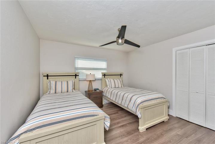 586 98th AVE N, NAPLES FL 34108