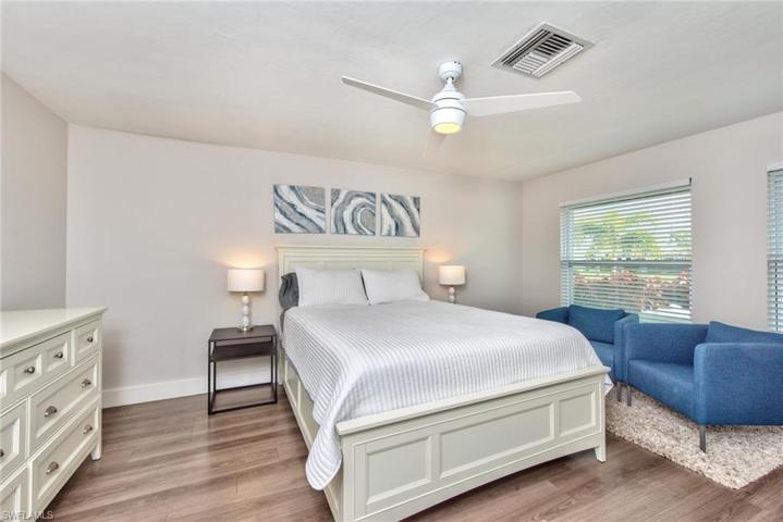 586 98th AVE N, NAPLES FL 34108