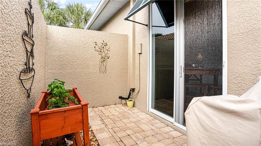 outdoor patio area off kitchen