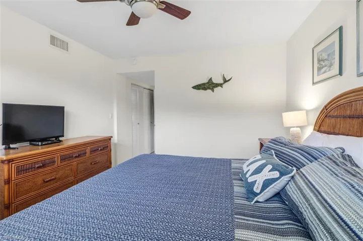Bedroom with ceiling fan