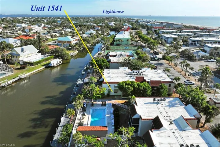 Bird's eye view with a canal view