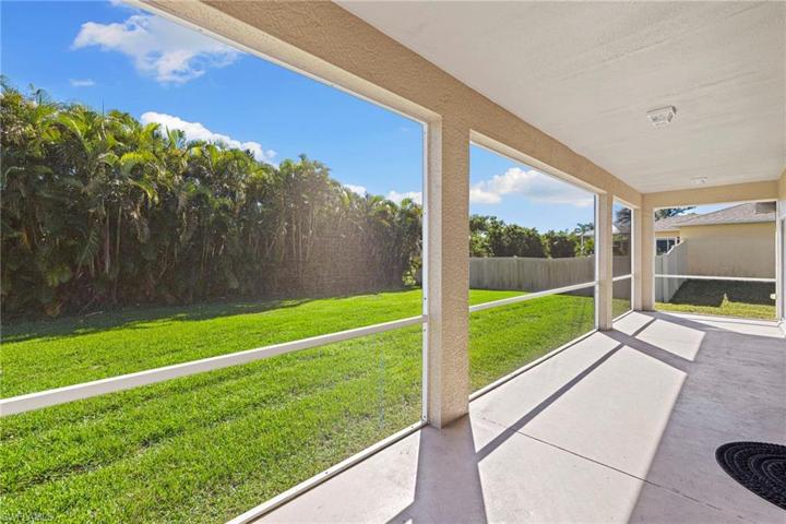 HUGE SCREENED LANAI!