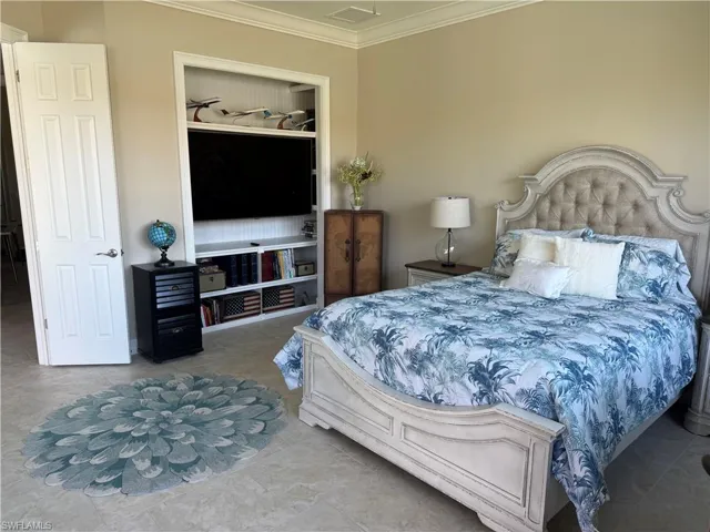 3rd Bedroom with crown molding