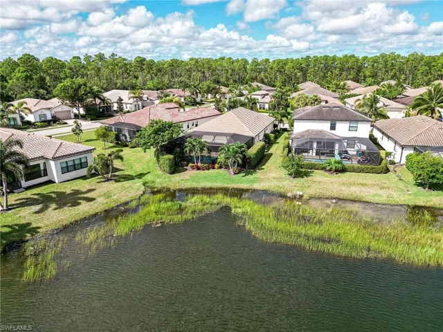 9290  Shadow Oak  LN, Naples, FL 34120