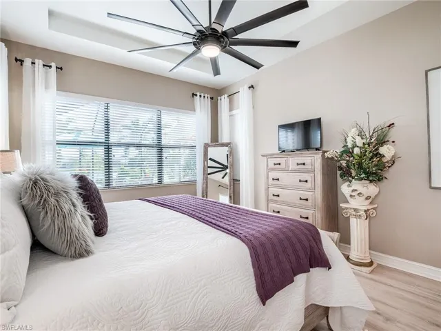 9290  Shadow Oak  LN, Naples, FL 34120